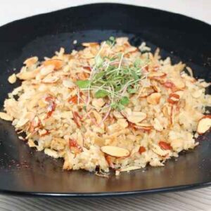 Plato de arroz con almendras