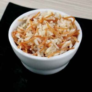 Envase con arroz de fideos